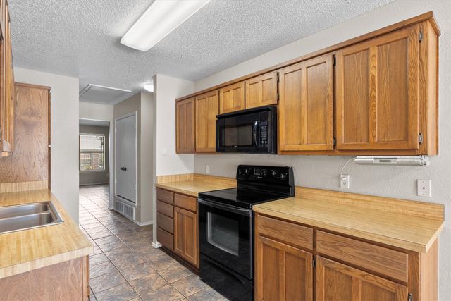 1109 Glenbrook Street, Benbrook, TX 76126