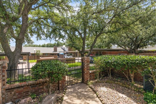 1109 Glenbrook Street, Benbrook, TX 76126