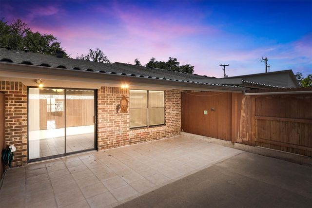 1109 Glenbrook Street, Benbrook, TX 76126