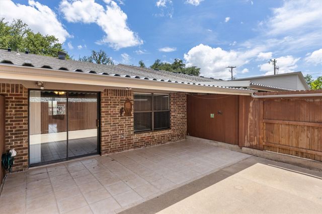 1109 Glenbrook Street, Benbrook, TX 76126