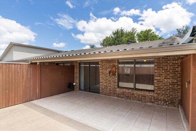 1109 Glenbrook Street, Benbrook, TX 76126