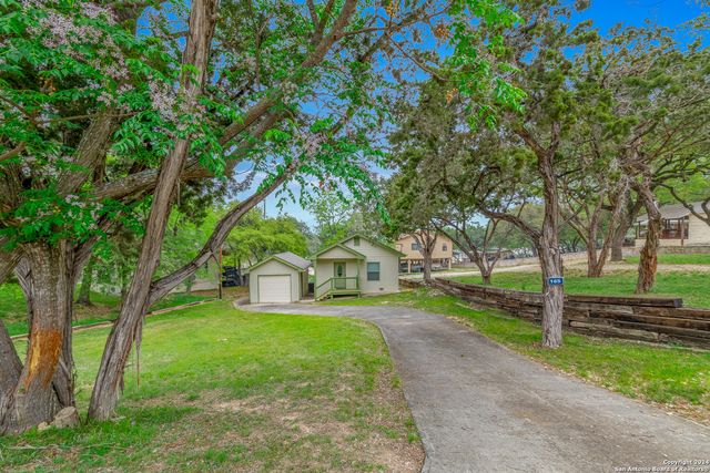 165 Lookout Drive, Lakehills, TX 78063