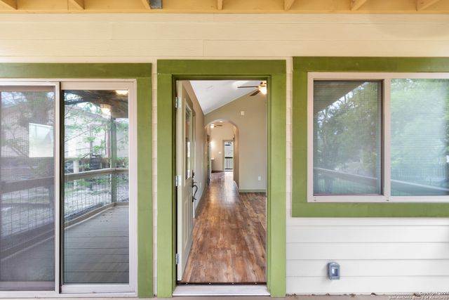 165 Lookout Drive, Lakehills, TX 78063