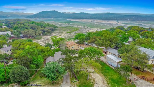 165 Lookout Drive, Lakehills, TX 78063