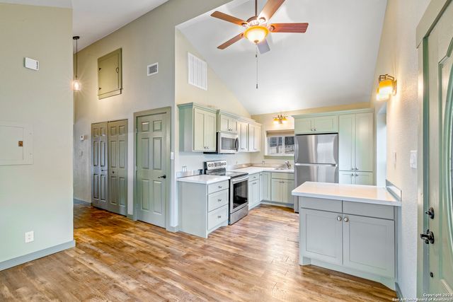 165 Lookout Drive, Lakehills, TX 78063