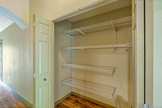 165 Lookout Drive, Lakehills, TX 78063