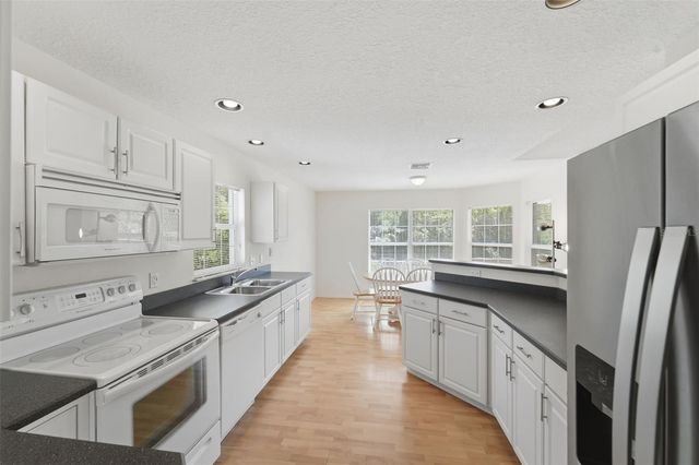 393 S DEXTER AVENUE, Deland, FL 32720