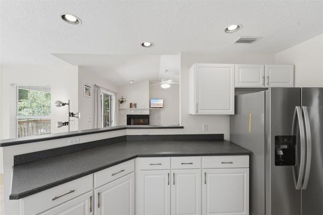 393 S DEXTER AVENUE, Deland, FL 32720
