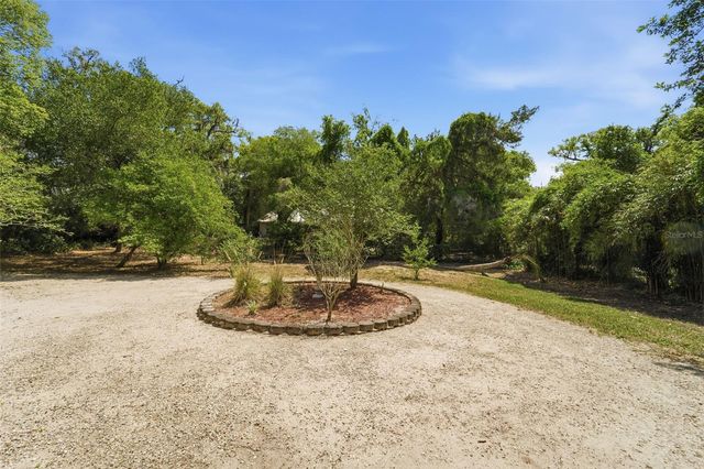 393 S DEXTER AVENUE, Deland, FL 32720