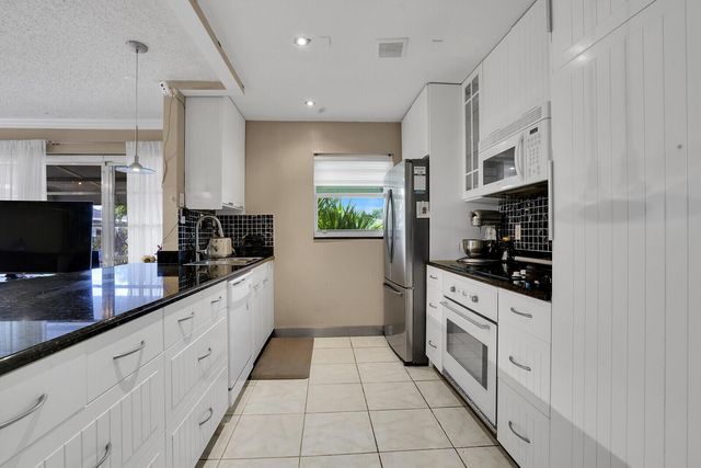 902 South Drive C, Delray Beach, FL 33445