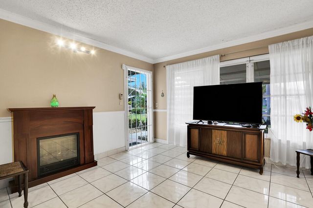 902 South Drive C, Delray Beach, FL 33445