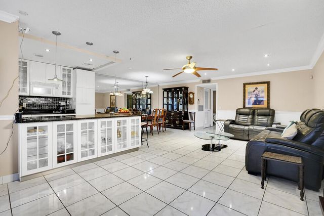 902 South Drive C, Delray Beach, FL 33445