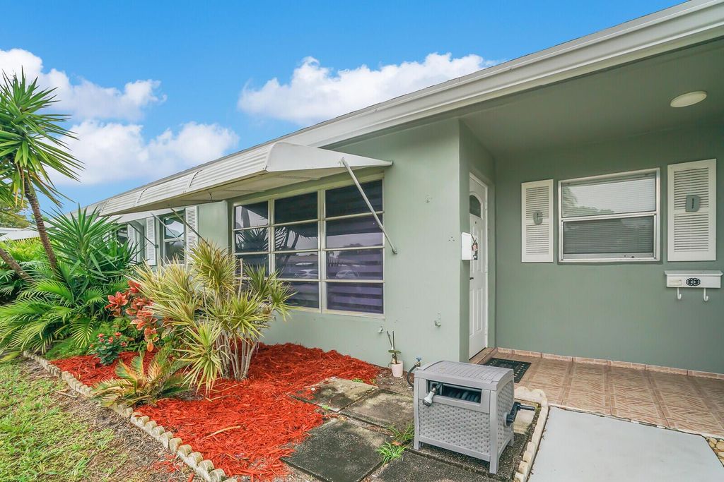 902 South Drive C, Delray Beach, FL 33445