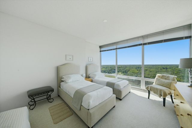 9655 WOODS Drive 1806, Skokie, IL 60077