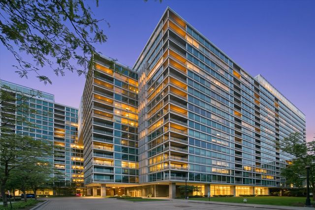 9655 WOODS Drive 1806, Skokie, IL 60077
