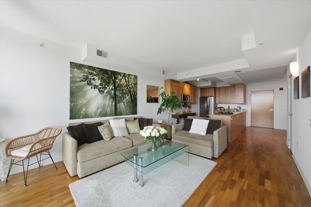 9655 WOODS Drive 1806, Skokie, IL 60077