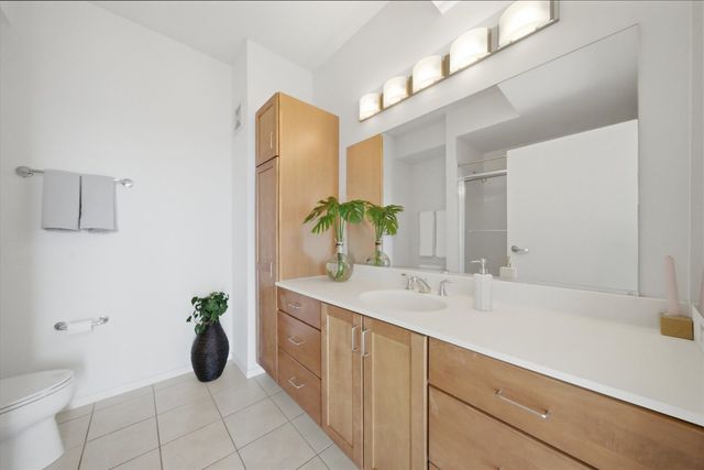 9655 WOODS Drive 1806, Skokie, IL 60077