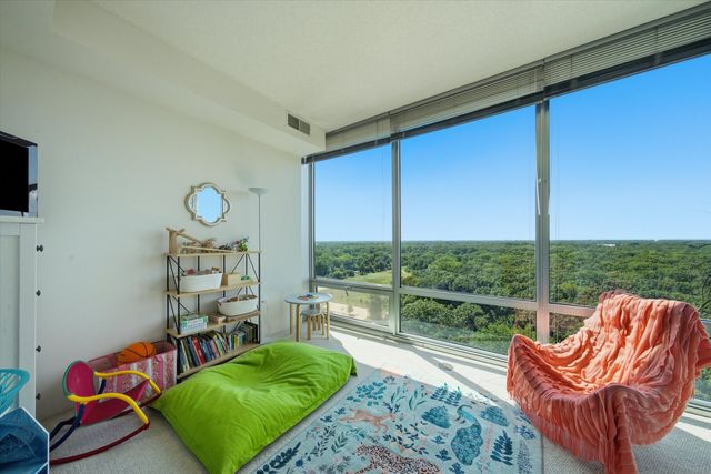 9655 WOODS Drive 1806, Skokie, IL 60077