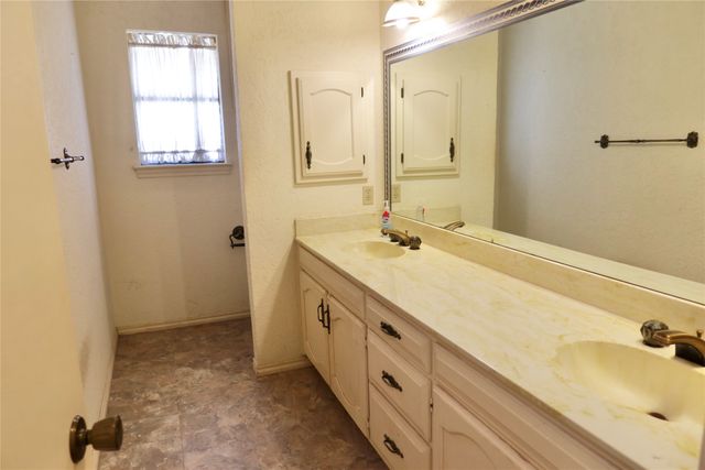 1804 High Vista Court, Fort Worth, TX 76112