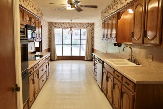 1804 High Vista Court, Fort Worth, TX 76112