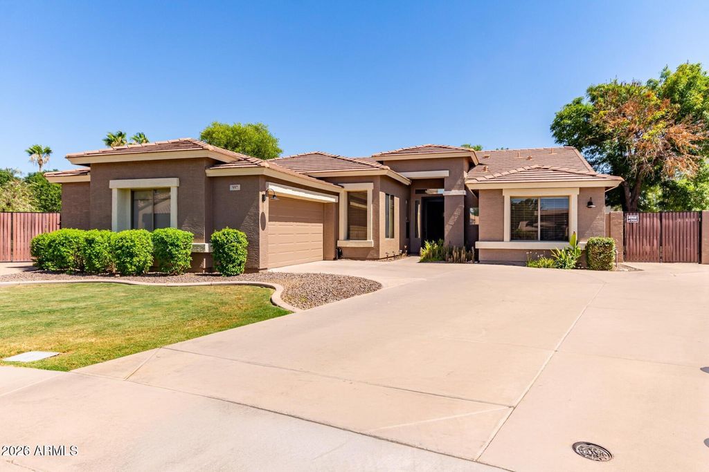 557 S LEMON Court, Gilbert, AZ 85296