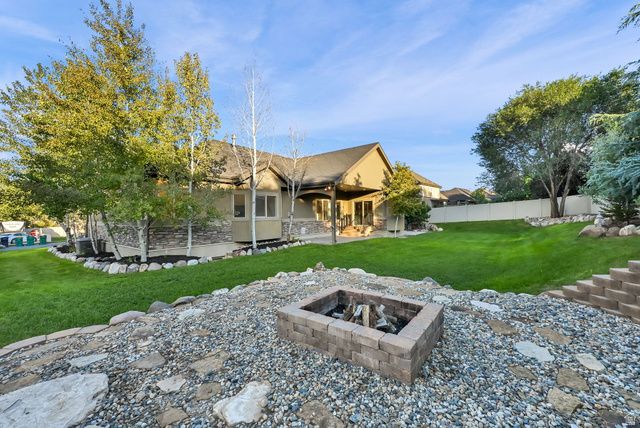 15596 S BROKEN ARROW DR, Bluffdale, UT 84065