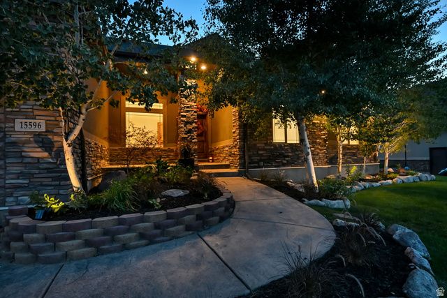 15596 S BROKEN ARROW DR, Bluffdale, UT 84065