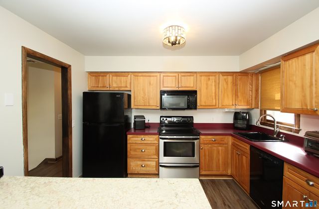 13 Twin Circle Road, West Haven, CT 06516