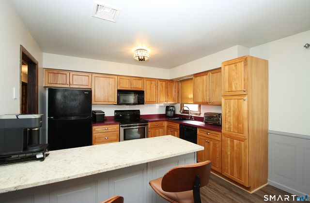 13 Twin Circle Road, West Haven, CT 06516