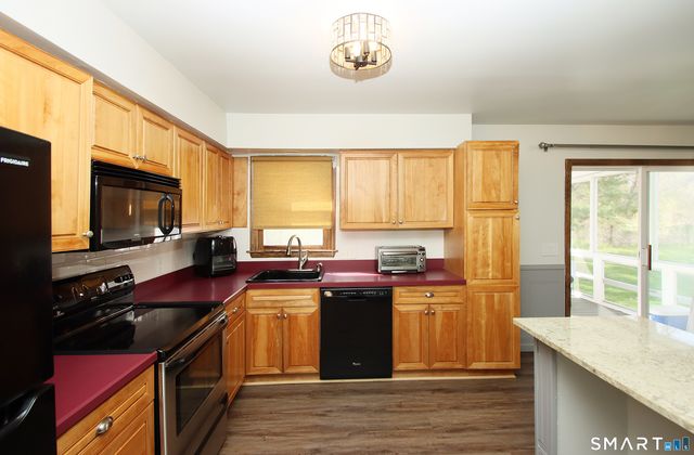 13 Twin Circle Road, West Haven, CT 06516