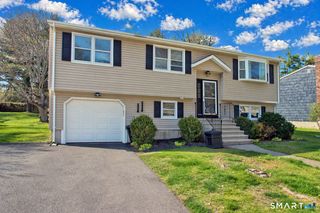 13 Twin Circle Road, West Haven, CT 06516