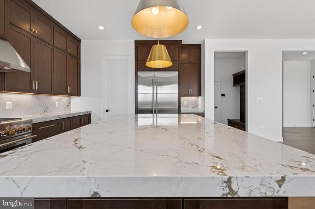 861 N MANCHESTER ST, Arlington, VA 22205