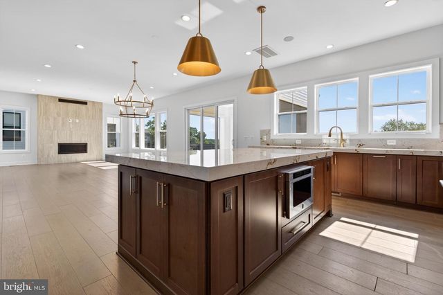 861 N MANCHESTER ST, Arlington, VA 22205