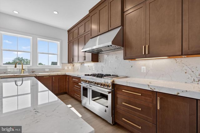 861 N MANCHESTER ST, Arlington, VA 22205