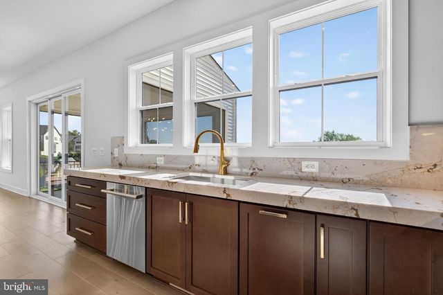 861 N MANCHESTER ST, Arlington, VA 22205