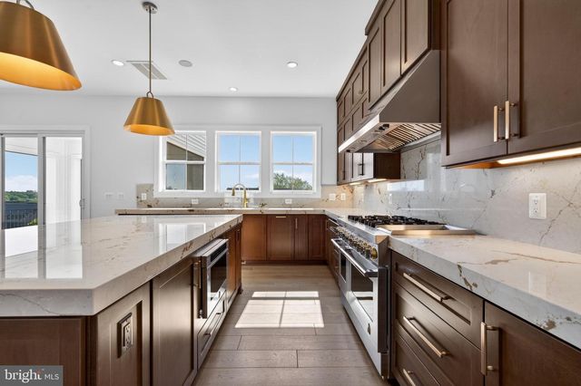 861 N MANCHESTER ST, Arlington, VA 22205