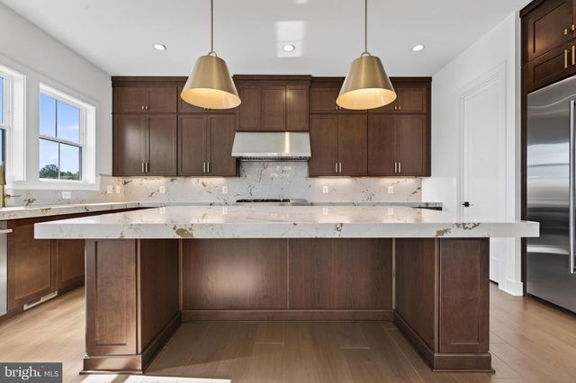 861 N MANCHESTER ST, Arlington, VA 22205