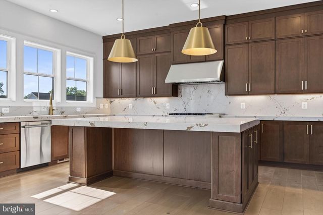 861 N MANCHESTER ST, Arlington, VA 22205