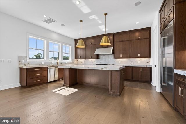 861 N MANCHESTER ST, Arlington, VA 22205