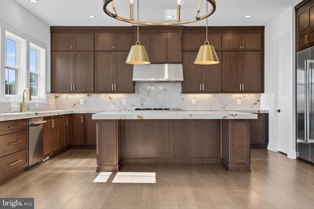 861 N MANCHESTER ST, Arlington, VA 22205
