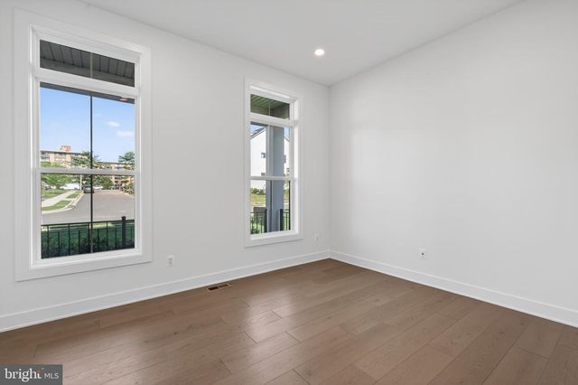 861 N MANCHESTER ST, Arlington, VA 22205