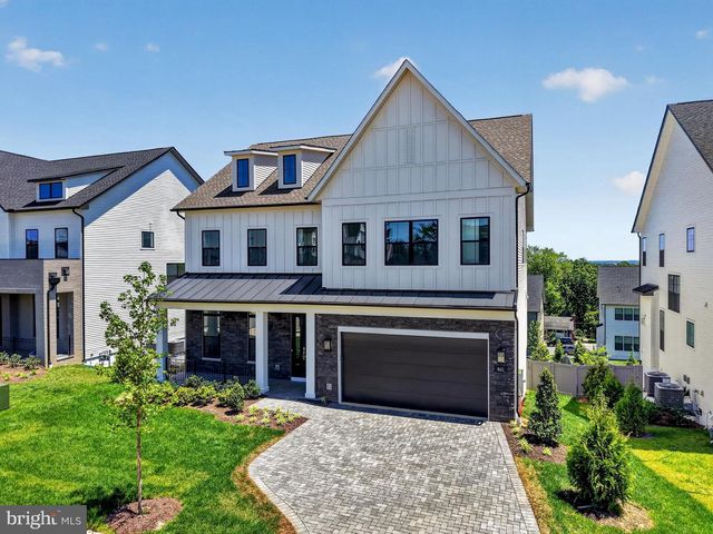 861 N MANCHESTER ST, Arlington, VA 22205