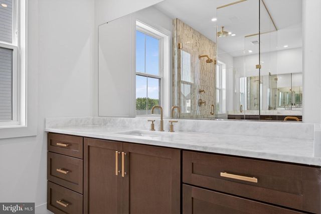 861 N MANCHESTER ST, Arlington, VA 22205