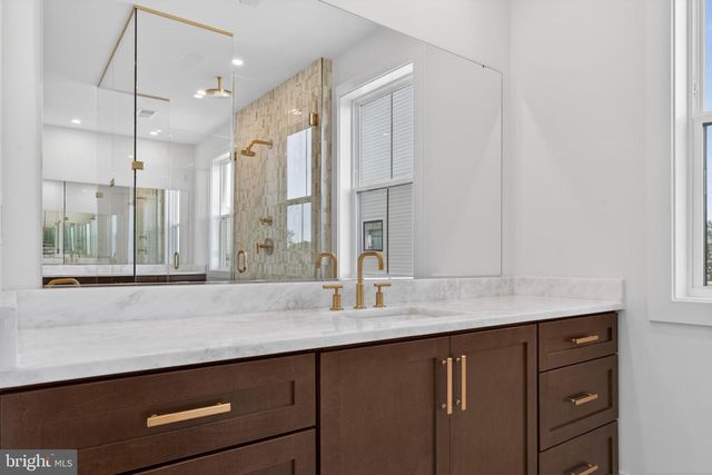 861 N MANCHESTER ST, Arlington, VA 22205