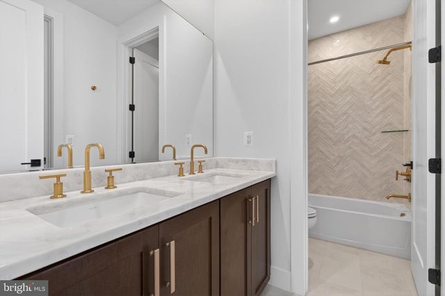 861 N MANCHESTER ST, Arlington, VA 22205
