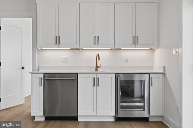 861 N MANCHESTER ST, Arlington, VA 22205