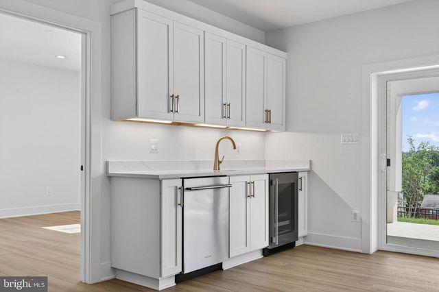 861 N MANCHESTER ST, Arlington, VA 22205