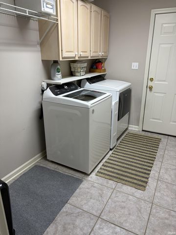 2840 Laura Lynn Lane, Newburgh, IN 47630