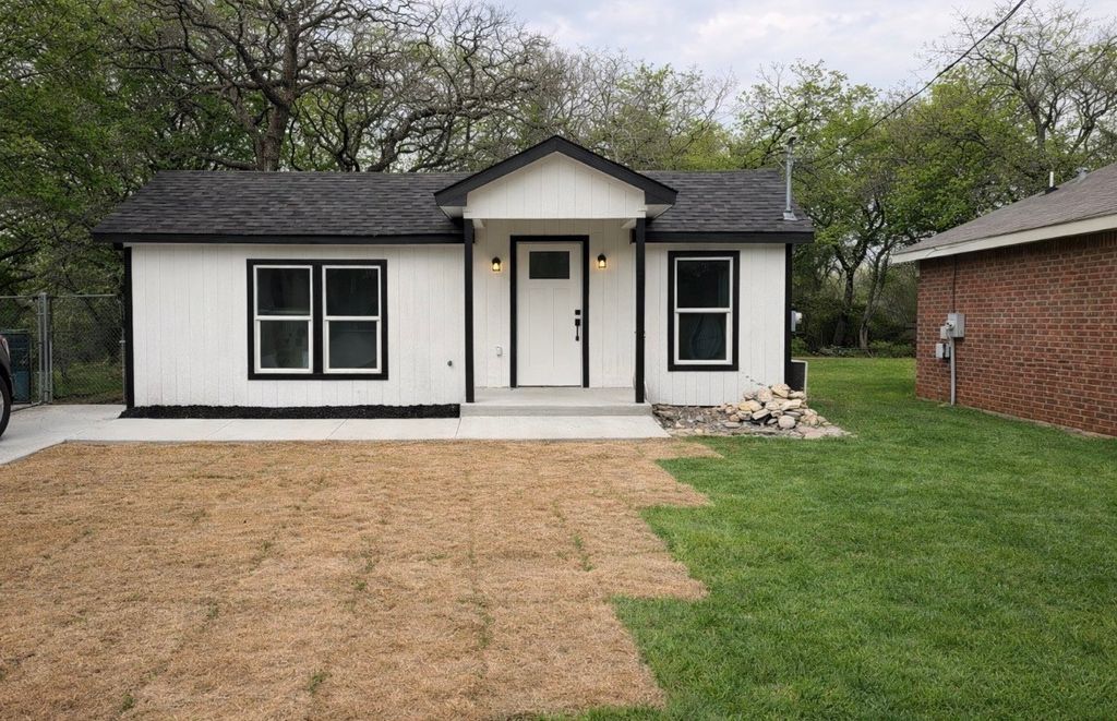 3109 Pueblo Trail, Lake Worth, TX 76135