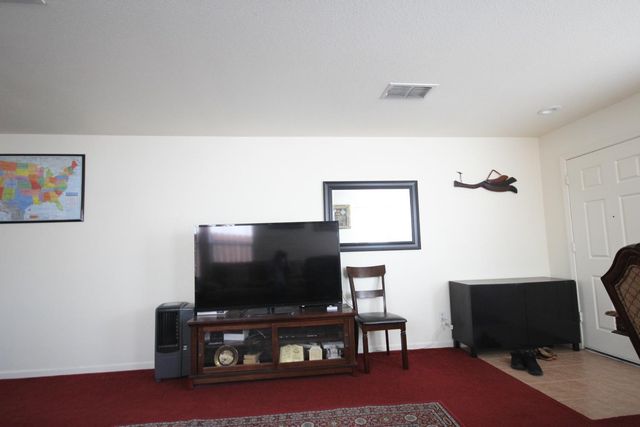 2923 Logansport Way, Sacramento, CA 95835